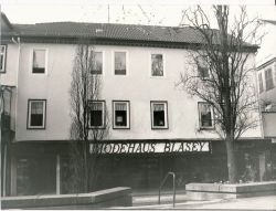 Modehaus Blasey Brunnenstraße 43 um 1990 : Quelle: Museum im Schloss