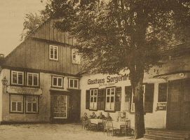 Gasthaus Sorgenfrei in den 1920ern (Quelle: Rostmann/Willeke "Geschichte und Chronik des Dorfes Holzhausen", 2001)