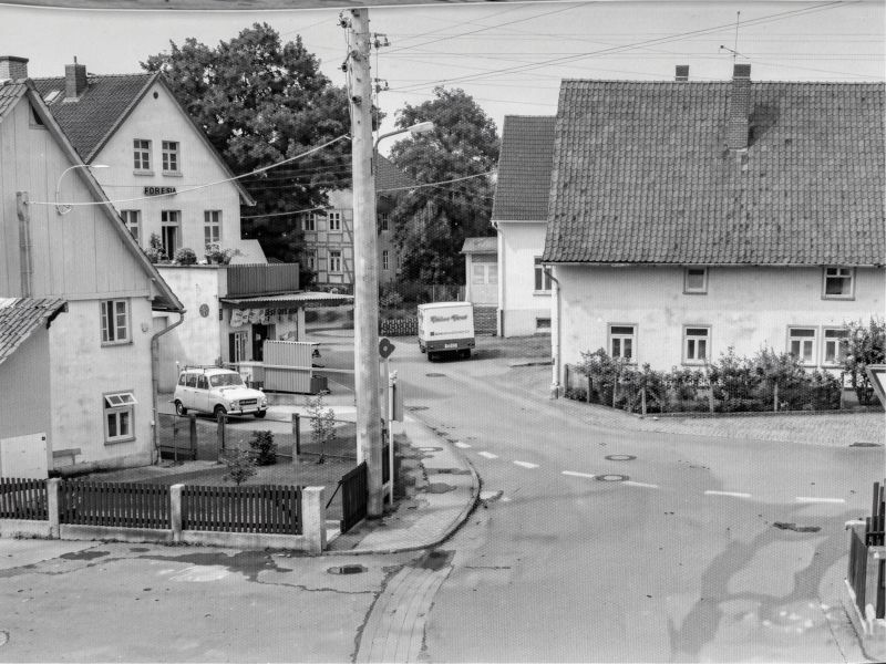 Datei:1970er-Löwensen-Anger-mit-Habenichts-Edeka-BW.jpg