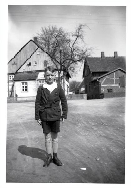 Datei:194x-Karl-Heinz-Schlutter-am-Meckenbrink.jpg
