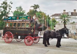 2000-Pferdebahn vor dem Schloss.jpg