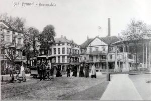 1910-Pferdebahn am Brunnenplatz.jpg